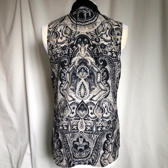 Sleeveless black and white blouse - Picture 2 of 3